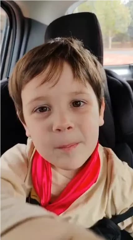 Foto da criança enviada pelo celular para criar o retrato mágico